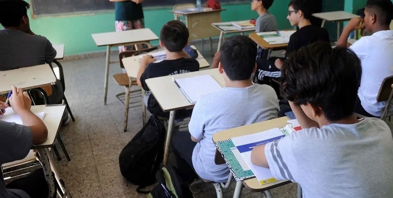 A conclusão do ensino médio na Argentina sobe para 74,6%, mas persistem lacunas