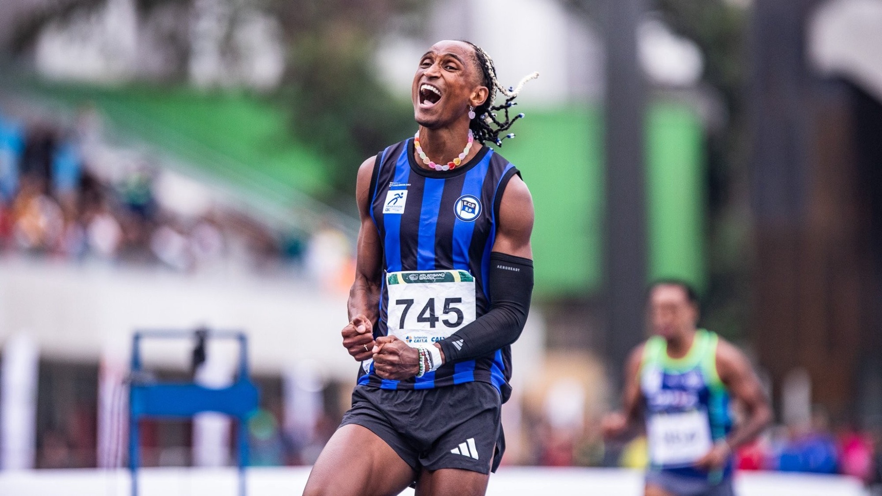 Alison dos Santos corre 46,48, melhor marca mundial, enquanto Bonfim bate recorde sul-americano da marcha atlética