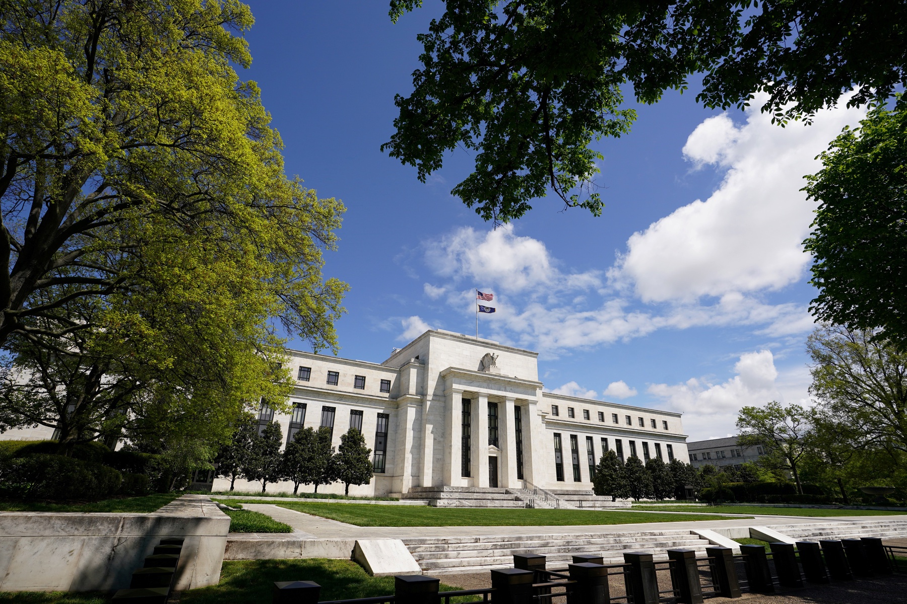 Fed mantém juros após votação dividida enquanto rali do petróleo por confrontos Irã‑EUA eleva rendimentos globais