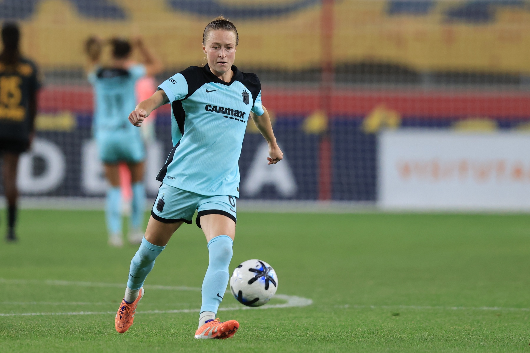 Emily Sonnett passa por cirurgia no joelho e está fora do restante da temporada da NWSL