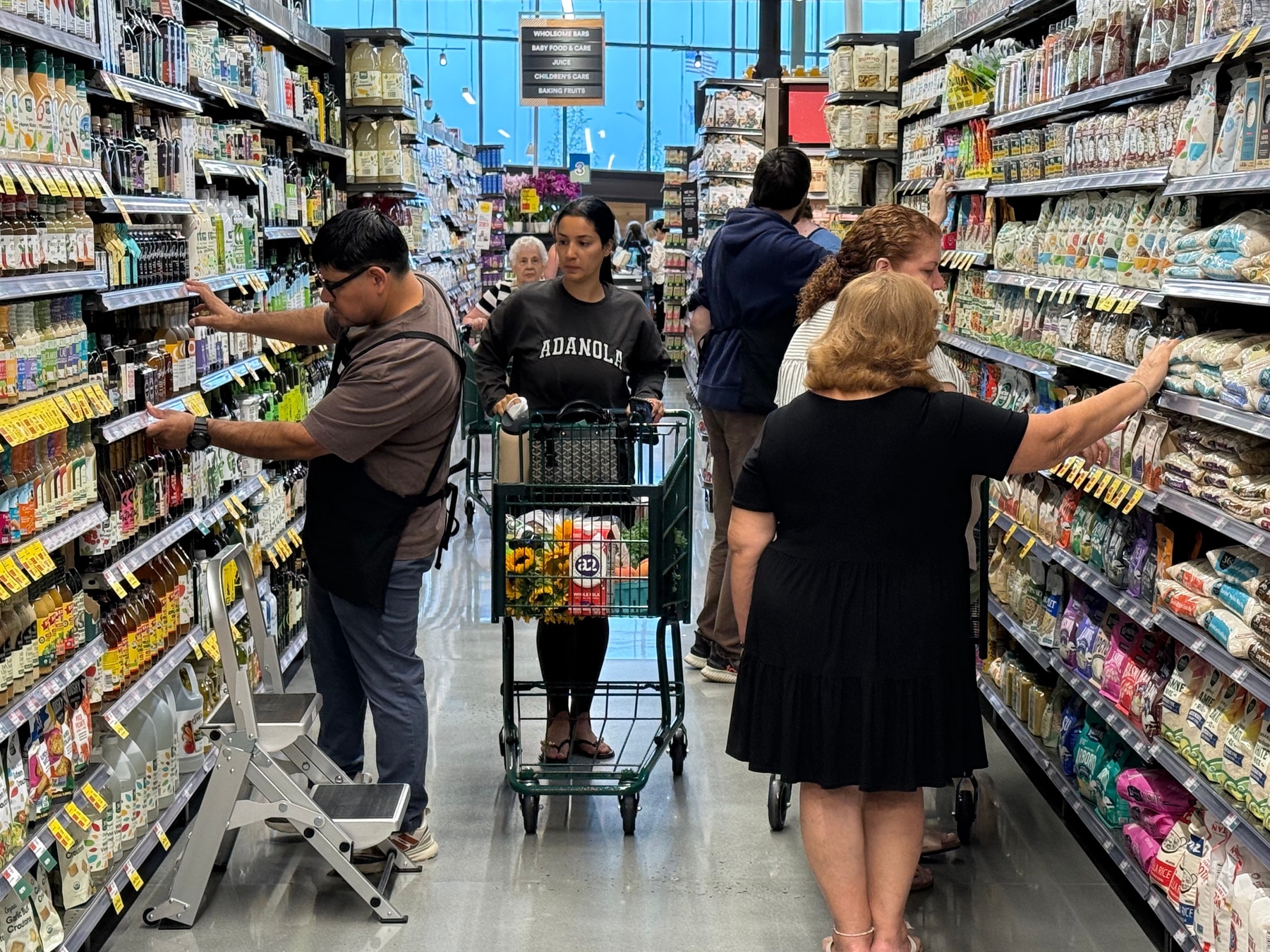 Inflação de julho desacelera nos EUA e no Brasil enquanto a Índia registra alta puxada por alimentos