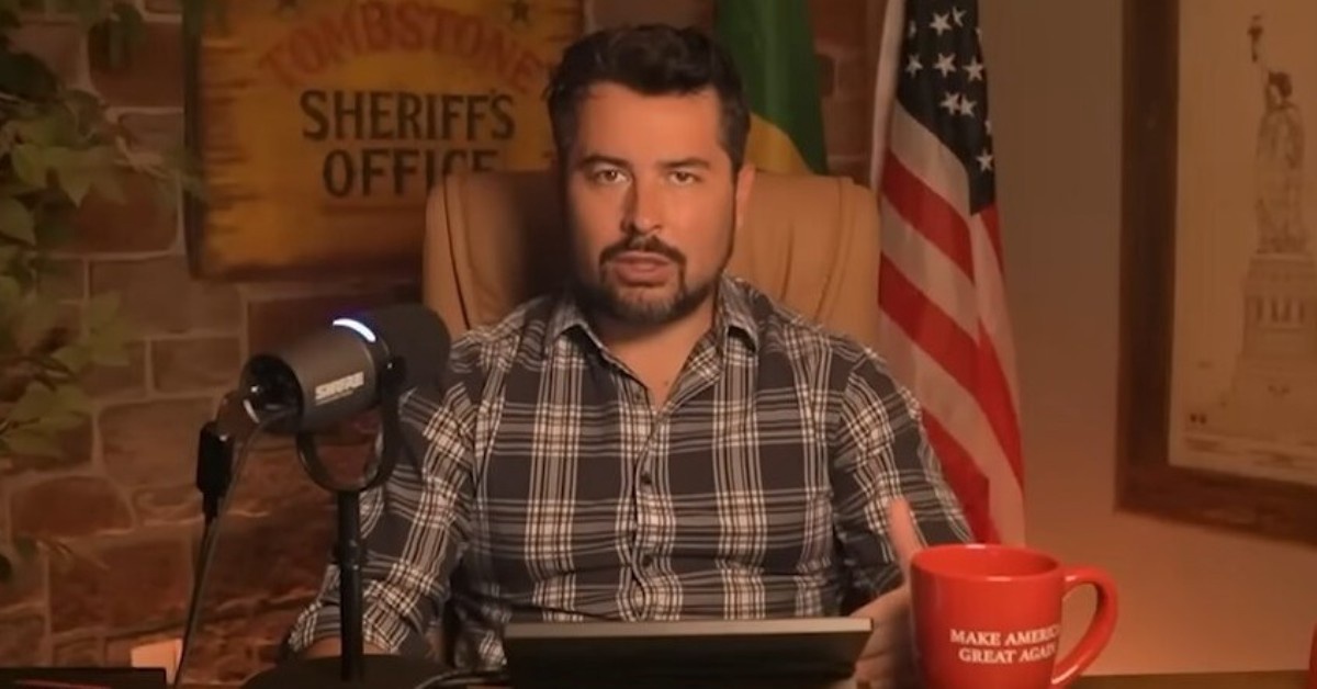Influenciador bolsonarista chama jornalistas de "vagabundas pagas" e faz comentário sobre estupro envolvendo Miriam Leitão