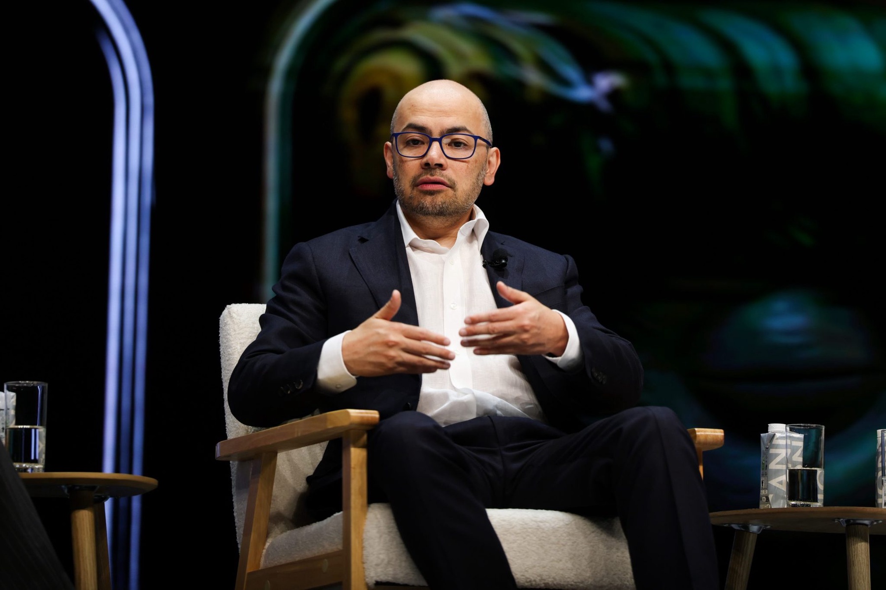 Alphabet reorganiza liderança da DeepMind enquanto Hassabis se torna cientista-chefe