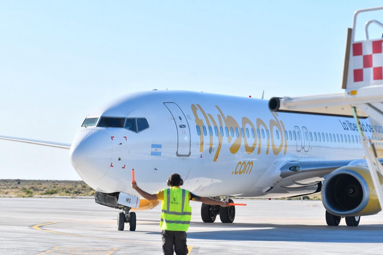 Anac limita venda de passagens da Flybondi no Brasil após onda de cancelamentos