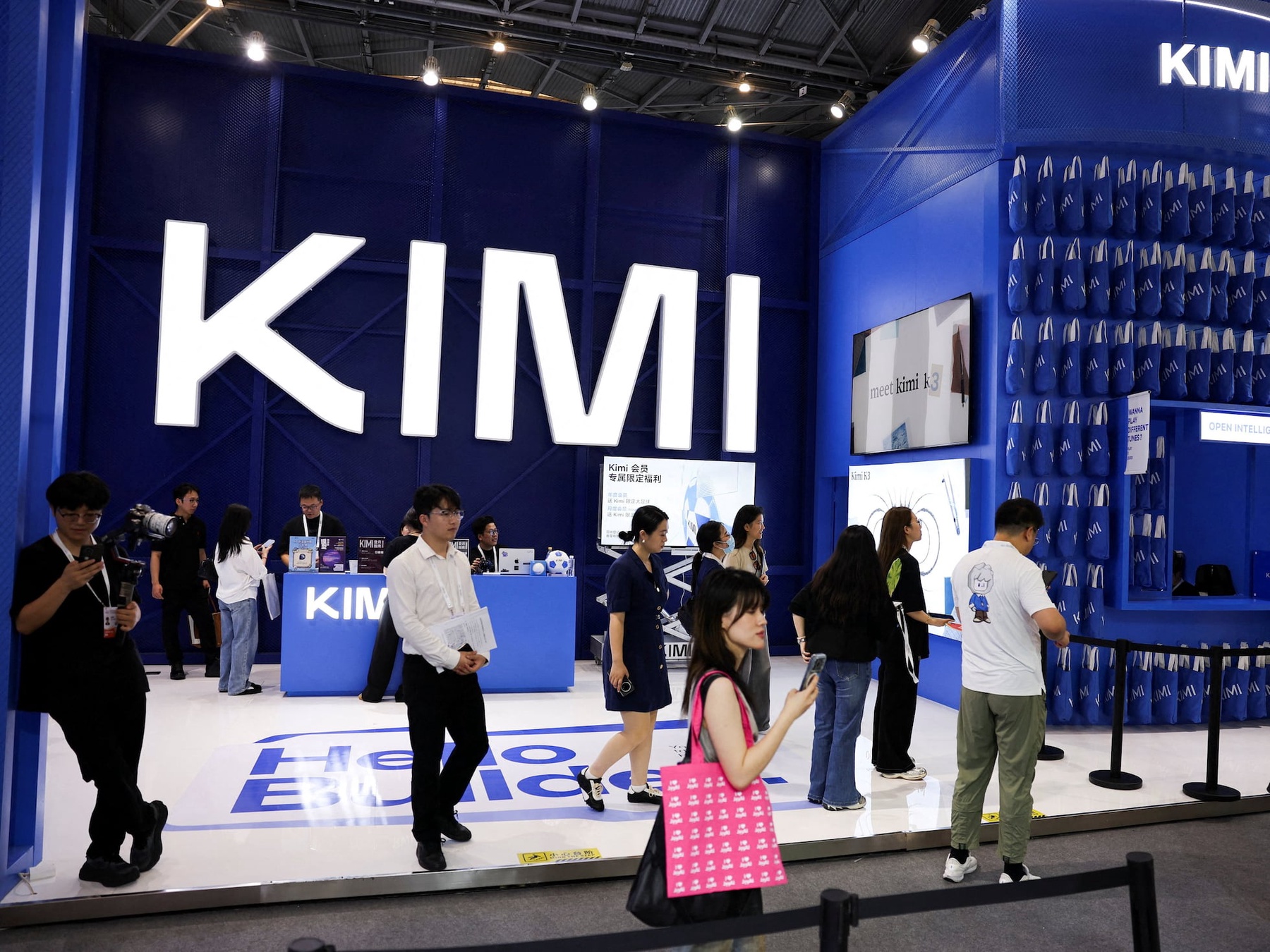 Modelos de código aberto entram em choque com laboratórios de ponta enquanto Moonshot publica pesos do Kimi K3