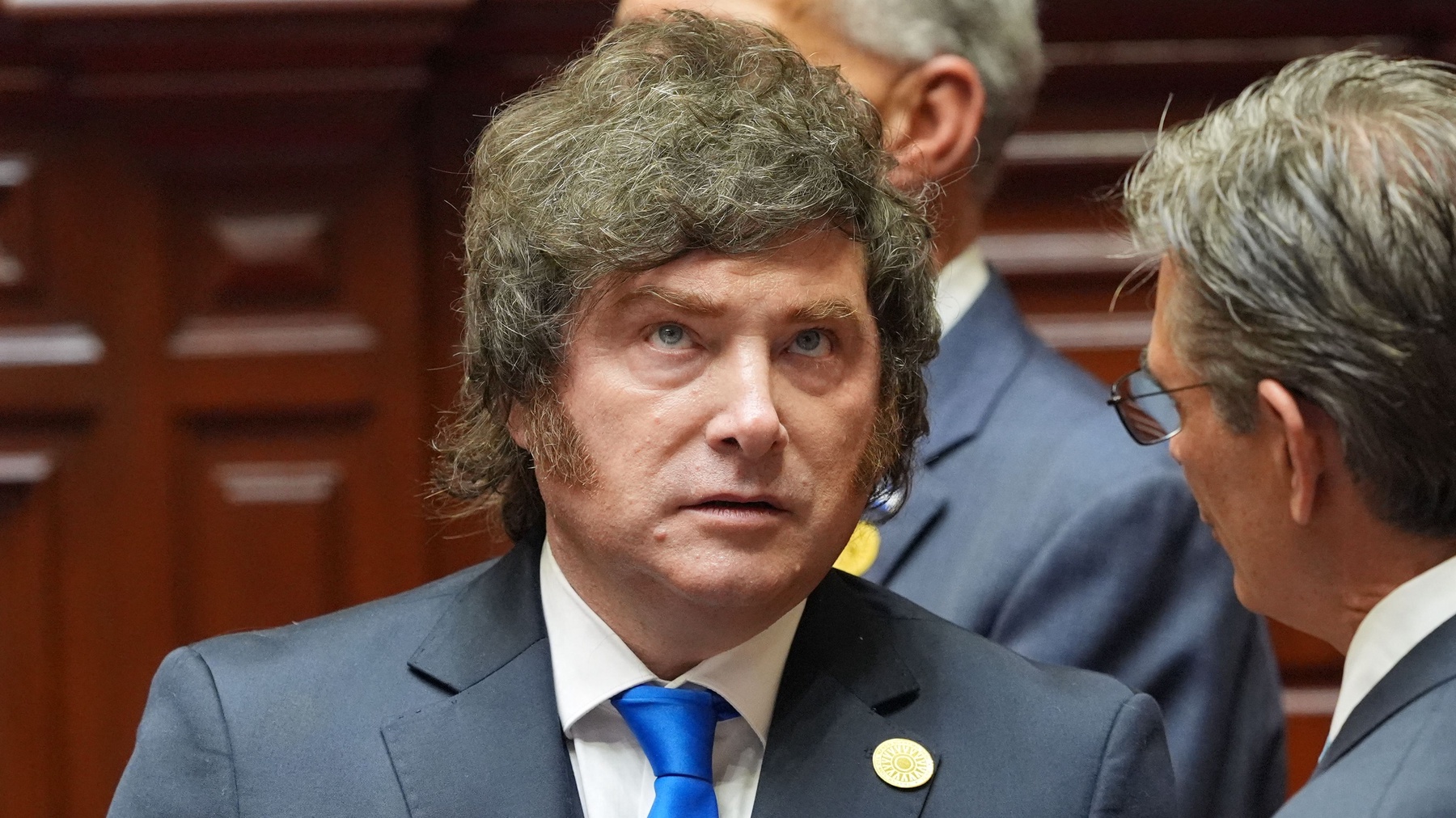 Milei assina decreto de emergência para impedir ou deportar estrangeiros por ódio "anti‑Argentina"