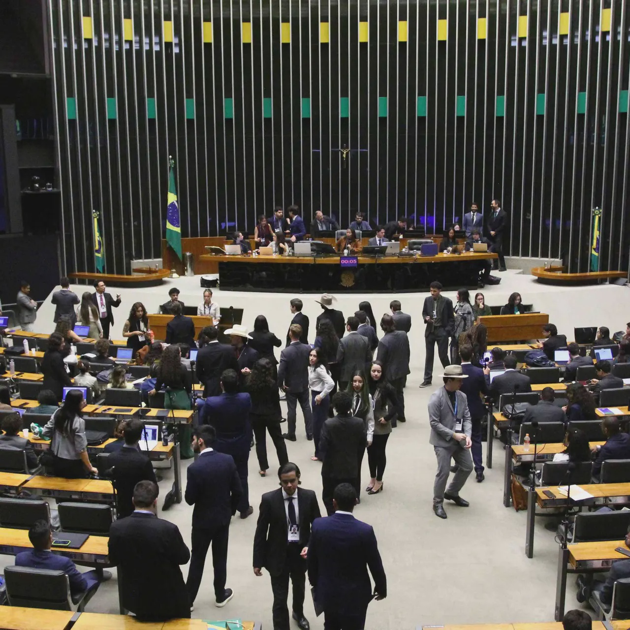 Congresso do Brasil retorna para duas curtas semanas de votação sob calendário eleitoral