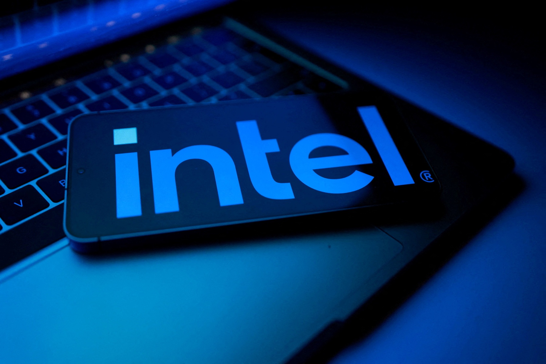 A Intel registra oferta de ações de US$15 bilhões para financiar foundry e expansão em IA