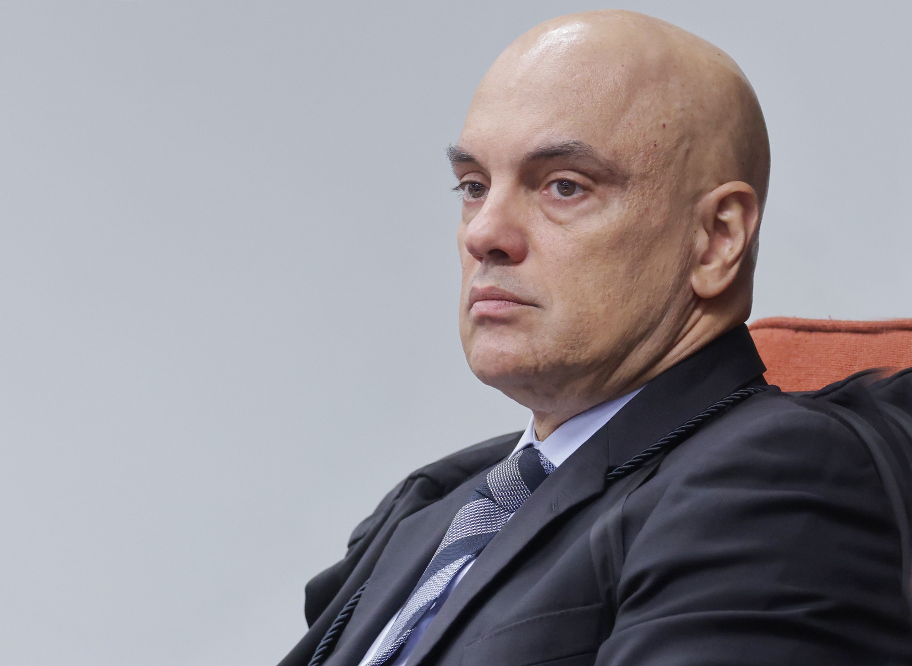 Moraes determina revisão da PGR depois que Flávio Bolsonaro apresenta resposta por escrito e falta à audiência da PF